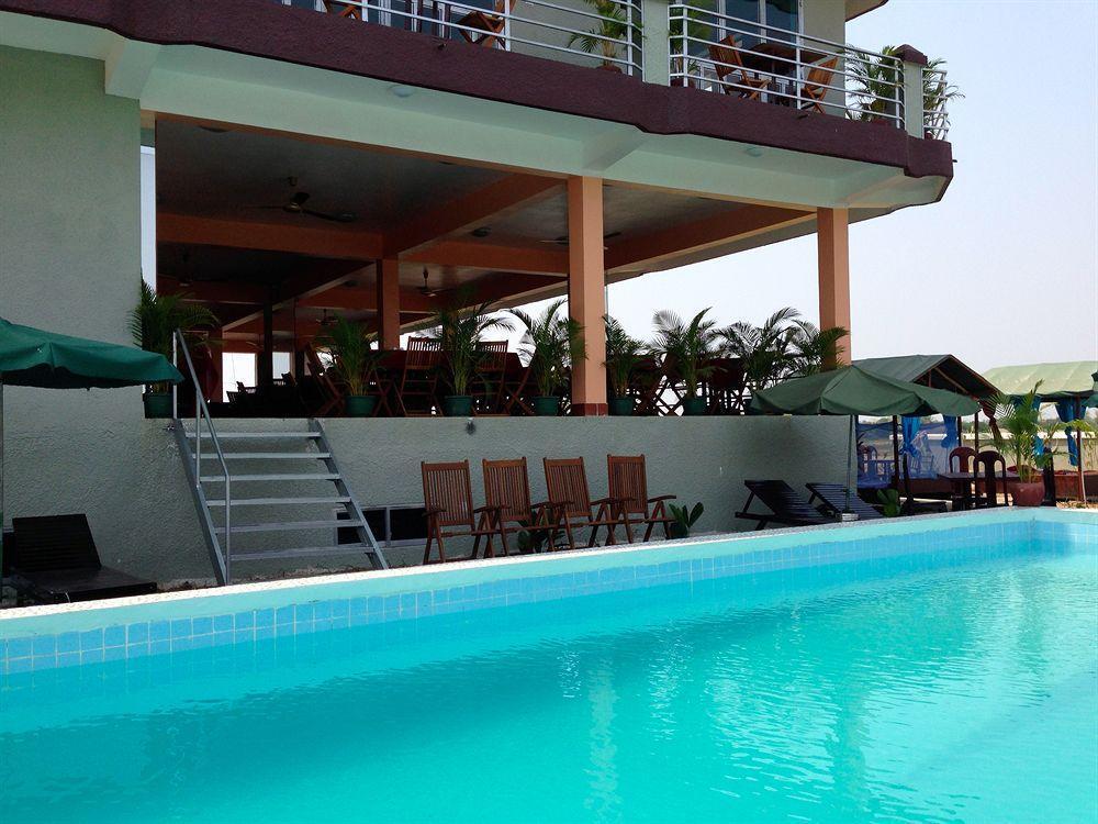 קראטייה River Dolphin Hotel מראה חיצוני תמונה